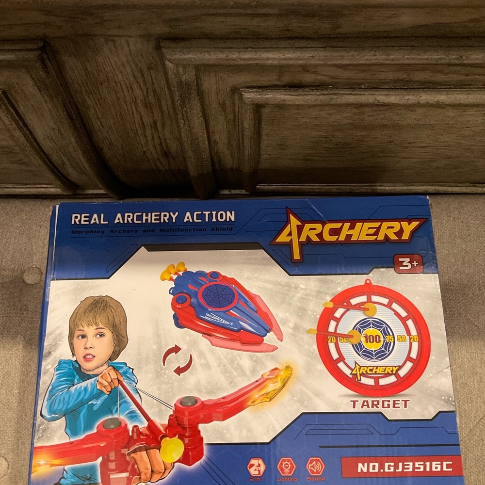 Red and Blue Archery Action Figures Playset